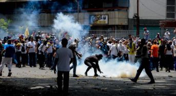 Opositores venezolanos impacientes por continuar con sus pacíficas movilizaciones después del referéndum de Cataluña