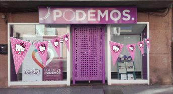 Podemos cuelga banderas de Hello Kitty el día de la Hispanidad