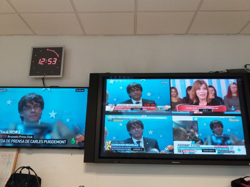 Televisiones ante la rueda de prensa de Puigdemont