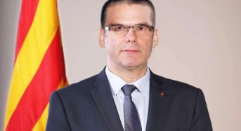 Puigdemont cumple su promesa y se rapa la cabeza tras la histórica victoria del Girona ante el Real Madrid