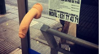 Los nuevos asideros de las paradas de la EMT no gustan a los madrileños.