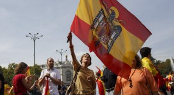 Si se sigue cantando el Cara al Sol en las manifestaciones, las eléctricas podrían cobrar peaje.
