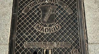 Carmena coloca tapas de alcantarilla sin el escudo de madrid porque lo odia