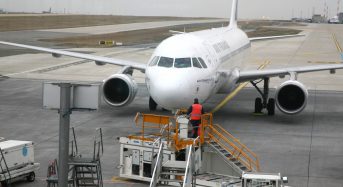 Una compañía aérea expulsa a cuatro pasajeros catalanes por problemas ‘de overbooking’