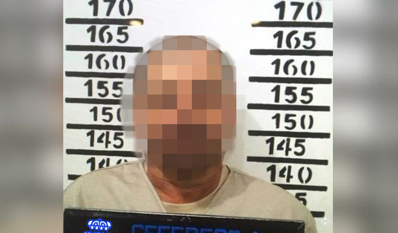Hombre que daba drogas a los niños en colegio