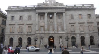 Ada Colau cambiará los villancicos por el himno de Cataluña en todas las dependencias municipales