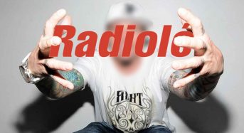 Conmutan la pena de 2 años y un día a un rapero a cambio de que escuche Radio Olé durante un mes seguido