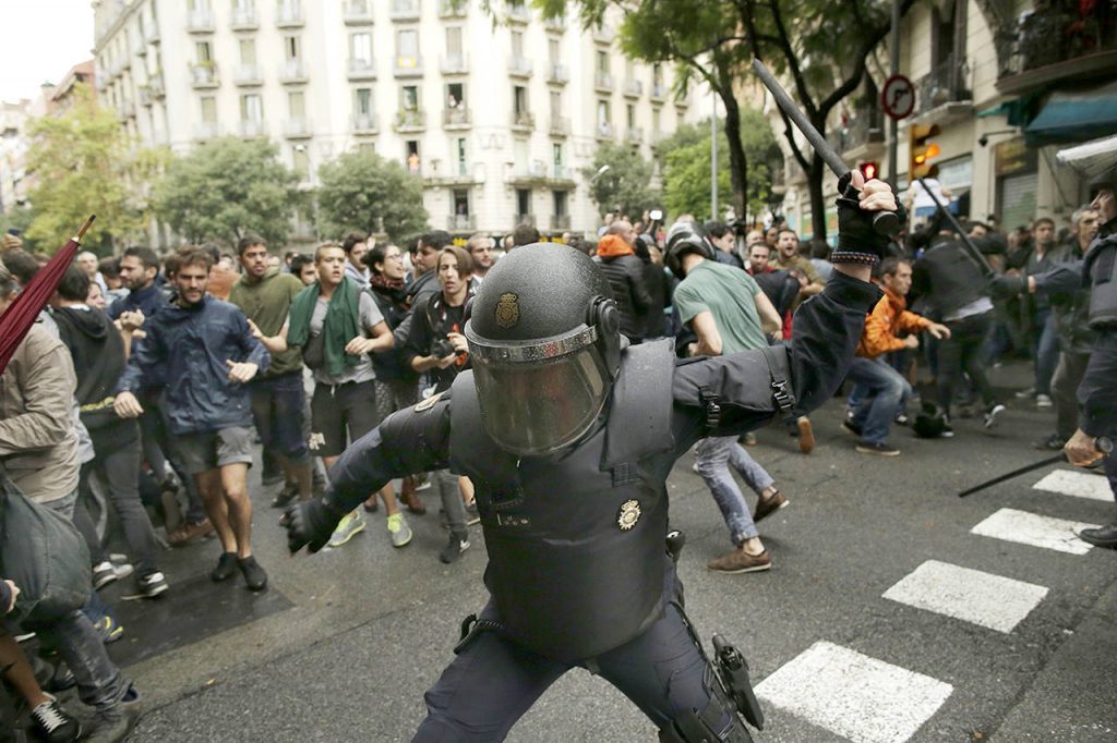 Policía Nacional calentando ciudadanos