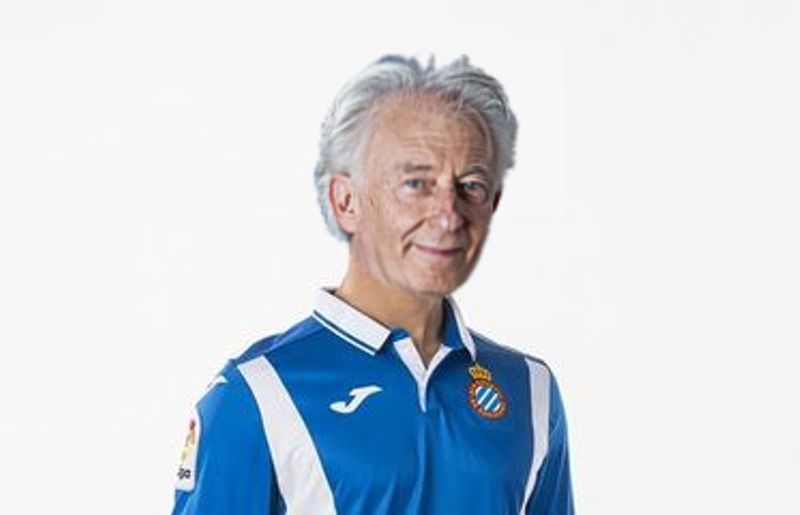 Albert Boadella presidente de Tabàrnia con camiseta Espanyol