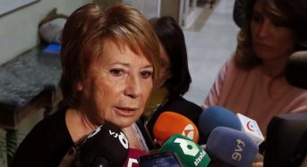 Celia Villalobos arremete contra los conductores atrapados en la AP-6 por no tener chófer