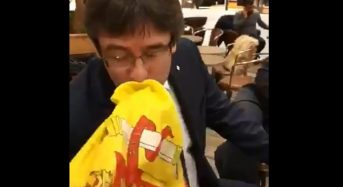 ÚLTIMA HORA: El Supremo podría lanzar una euroorden contra Puigdemont por limpiarse los morros con la bandera española.