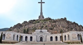 Santi Abascal se presenta rápidamente en el Valle de los Caídos ante la falsa alarma de que estaba siendo atacado.