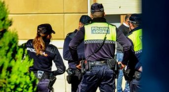 Encuentra a su marido bailando en un local de striptease y la noche acaba con cuatro detenidas y el local destrozado.