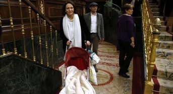 Podemos propone ampliar el permiso de maternidad hasta los 18 años
