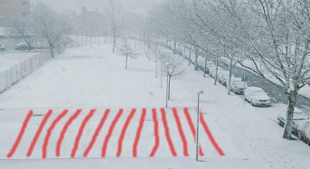 Aficionado del Atlético de Madrid se gasta 200€ en pintar la nieve para decir que Madrid no es completamente blanca