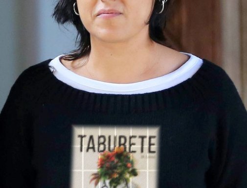 Anna Gabriel en Suiza de pija con una camiseta de Taburete
