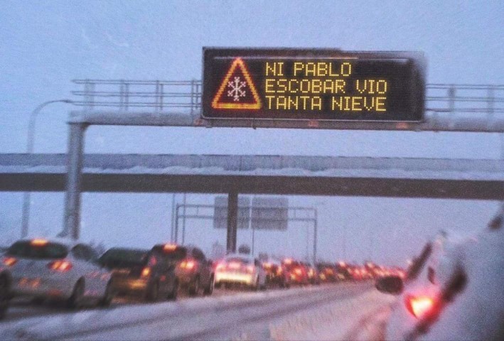 Panel informativo carretera Pablo Escobar Nieve