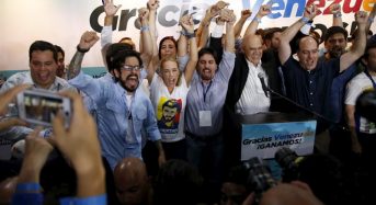 La oposición venezolana celebra la posible imputación de Esperanza Aguirre.