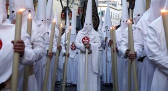 Chiquetete vuelve a hacer un «Chiquetete» en una procesión de Semana Santa en Sevilla