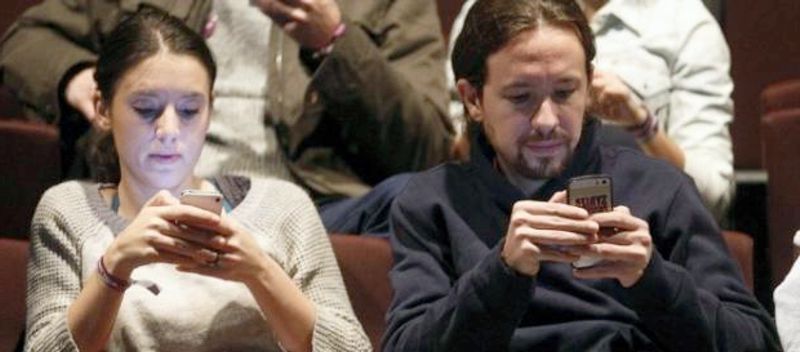 Iglesias y Montero probando el sistema de votación para elegir el nombre de sus hijos o hijas