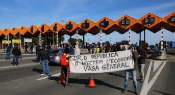 Un nacionalista español y los CDR la lían en la autopista de peaje AP-7 y provocan 25 kilómetros de retención.