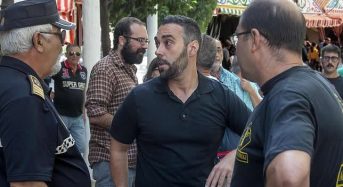 El «Facuo» expulsado de una caseta de la Feria de Abril, la foto es demoledora.