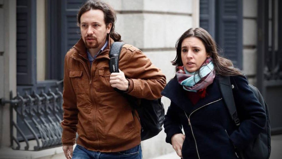 Pablo Iglesias e Irene Montero paseando por Madrid