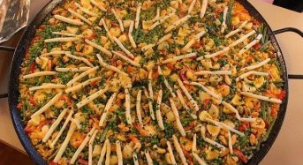 Sale ileso un cocinero inglés que presentó una paella con espárragos en un concurso de Paellas en Valencia