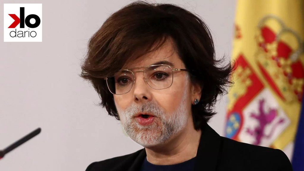 Soraya Sáenz de Santamaría con la barba de Rajoy