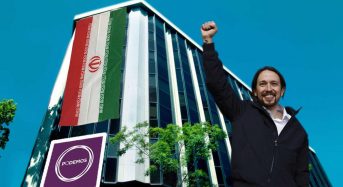 Podemos cuelga una gran bandera de Irán en su sede en apoyo a la selección del país que les financia.