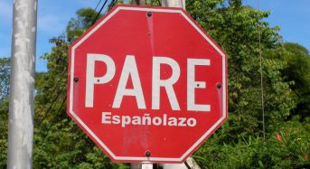 El municipio catalán de Esplugues traduce sus señales al castellano para poder recaudar las multas.