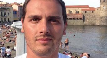 Albert Rivera aprovecha sus vacaciones en Menorca para hacer voluntariado social.