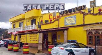 Unos gamberros catalanes pintan de amarillo las paredes de Casa Pepe.