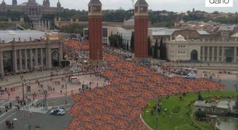 Casi un millón de personas en la manifestación por España y por el Rey de Barcelona