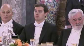 Albert Rivera y sus escoltas montan un pollo en el aeropuerto.
