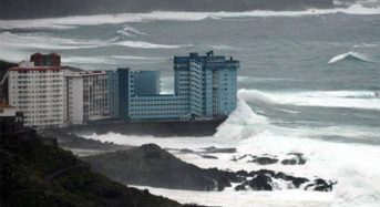 «¿Quién iba a imaginarse que construyendo sobre el mar las olas acabarían chocando contra los edificios?»