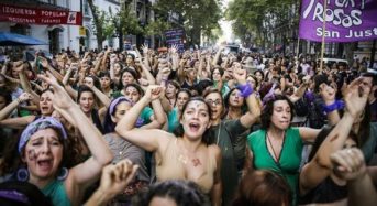 Los 800 autobuses fletados por el PSOE para rodear el Parlamento de Andalucía han sido pagados por Maduro.