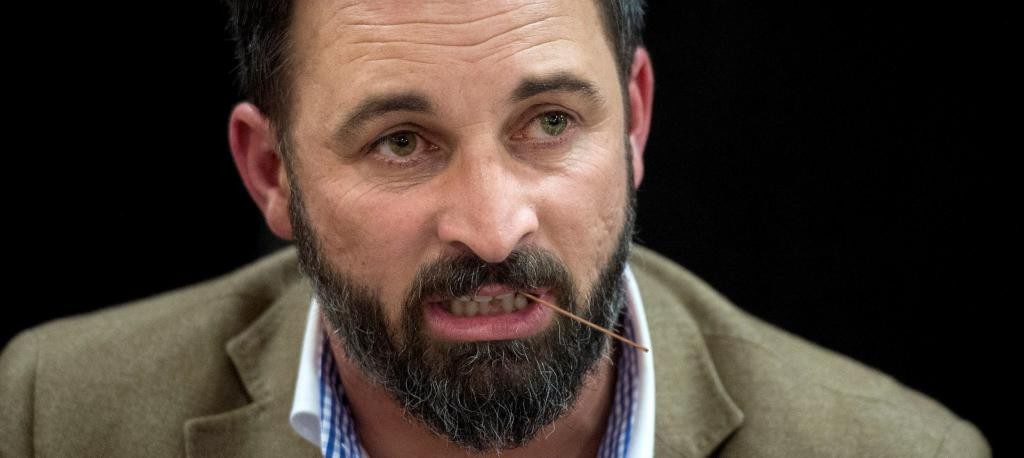 Abascal mordiendo palillo de bar