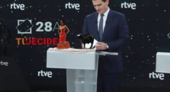 Rivera pondrá en el atril del debate de esta noche un tapete de ganchillo, un toro y una flamenca.