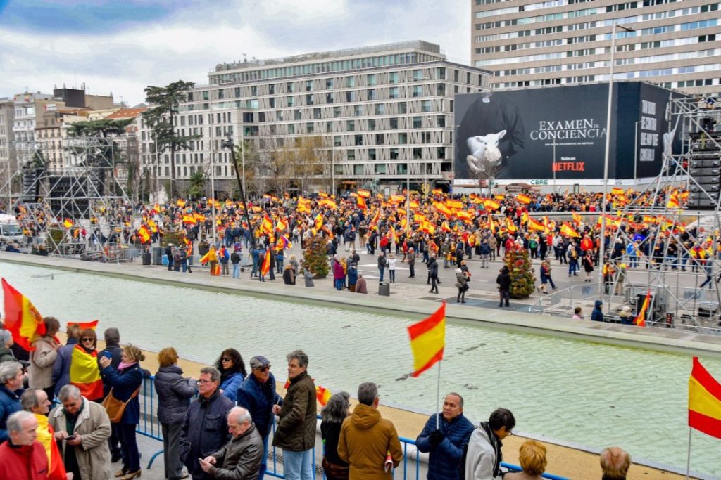 Manifestación en favor de la bajada del salario mínimo en España