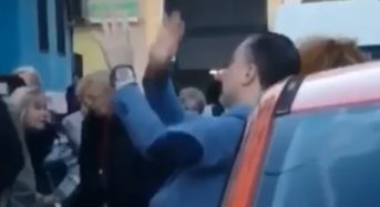 Confunde una procesión sevillana con una rave