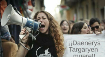 La policía detiene a cinco extremistas de izquierdas que iban a los mitines de PP y Cs a hacer spoilers de Juego de Tronos.