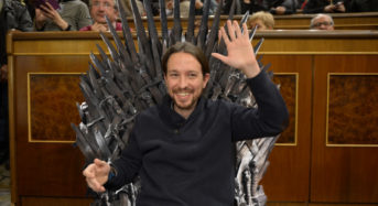 Pablo Iglesias pide que le pongan un trono de hierro en vez de su escaño en el Congreso.