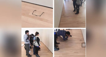 Se le caen las gafas en un museo de arte contemporaneo y consigue venderlas por 100.000 euros.