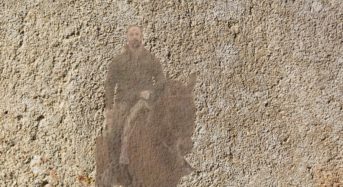 Aparece una nueva cara en Bélmez con la figura de Santiago Abascal. A caballo.
