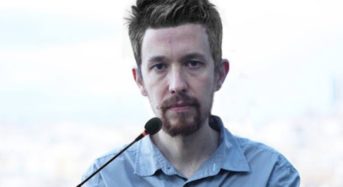 EXCLUSIVA: El verdadero escollo para que Pablo Iglesias entre en el Gobierno es su pelo.