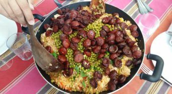 La mejor paella, la de chorizo con Tabasco.