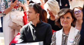 Íñigo Errejón acude con su madre al acto del 130 aniversario de la Unión General de Trabajadores, el sindicato afín al PSOE.