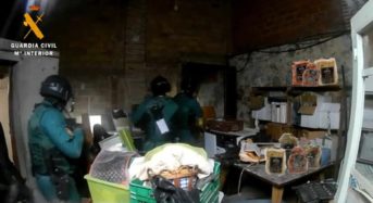 Los CDR escondían productos de la marca «La Mechá» y un listado de bares de Madrid donde distribuirlos.
