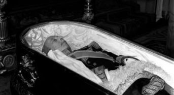 Los restos de Franco se subastarán para costear la exhumación.